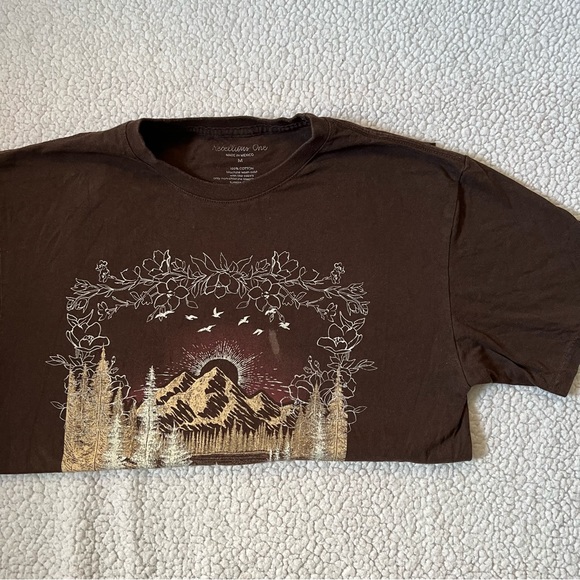 Mountains Graphic Tee - Picture 2 of 6